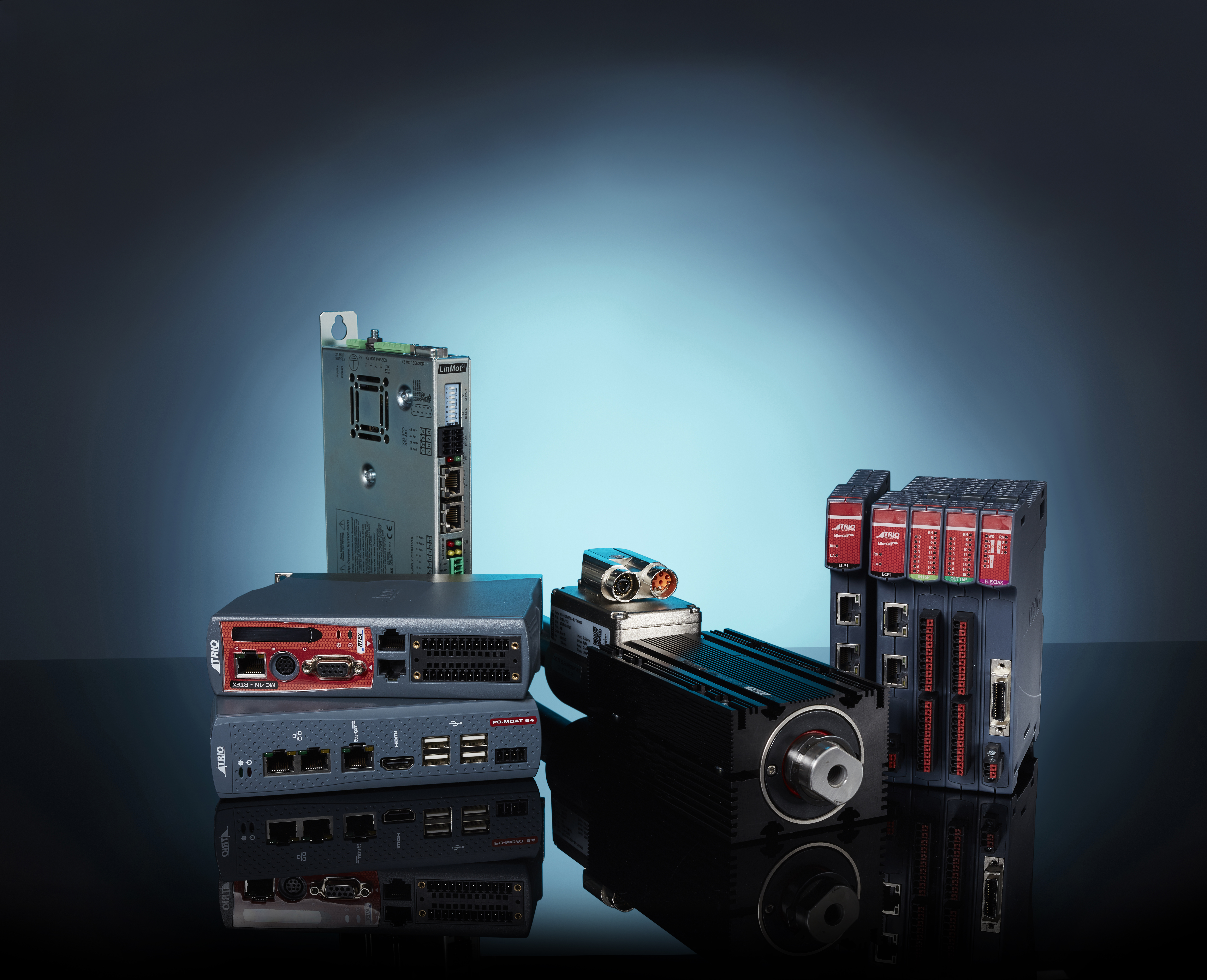 Topbillede med Trio controllere og motor