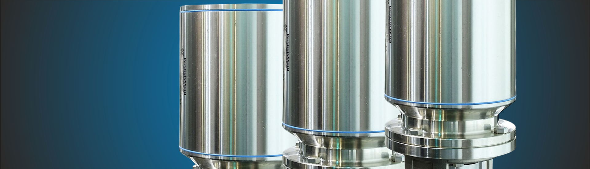 Topbillede med næroptagelse af tre AKMH motorer