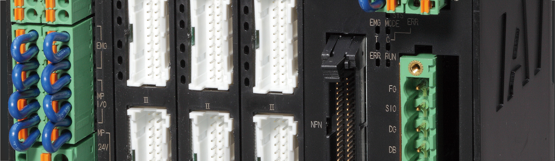 Topbillede med næroptagelse af controller front stik