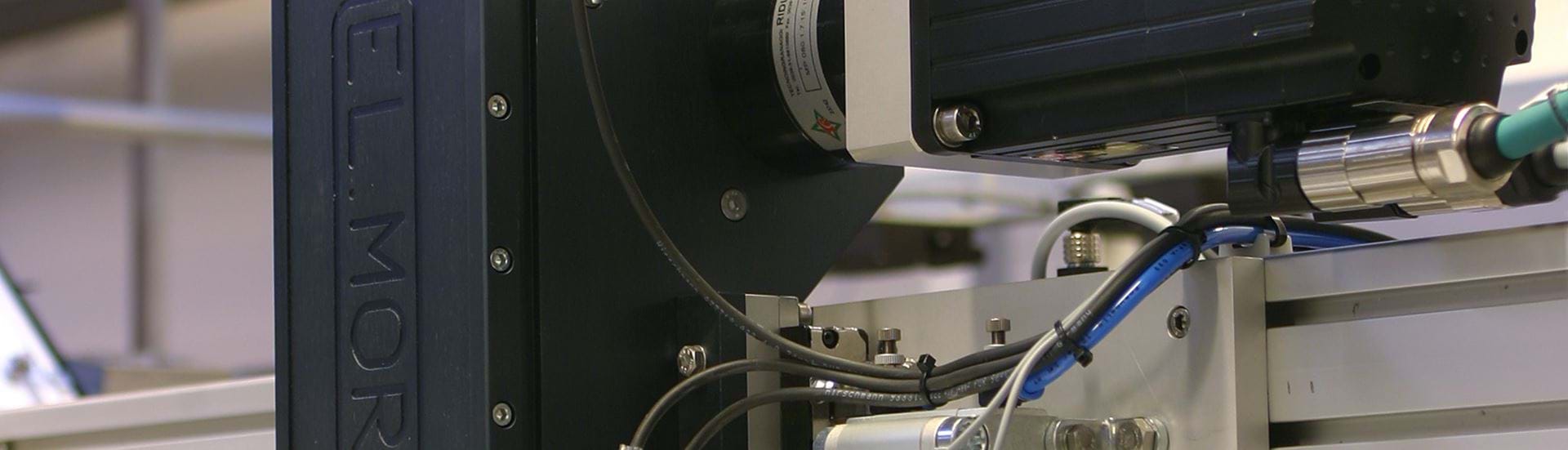 Topbillede med close up af maskindel