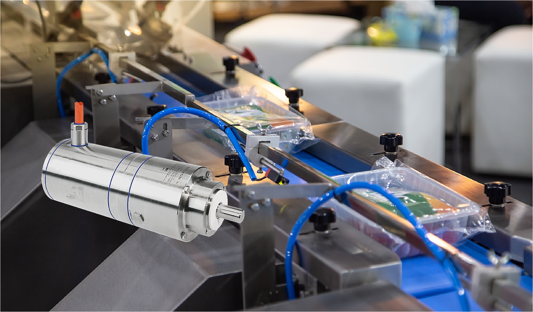 Topbillede m fødevare produktion og motor i forgrund